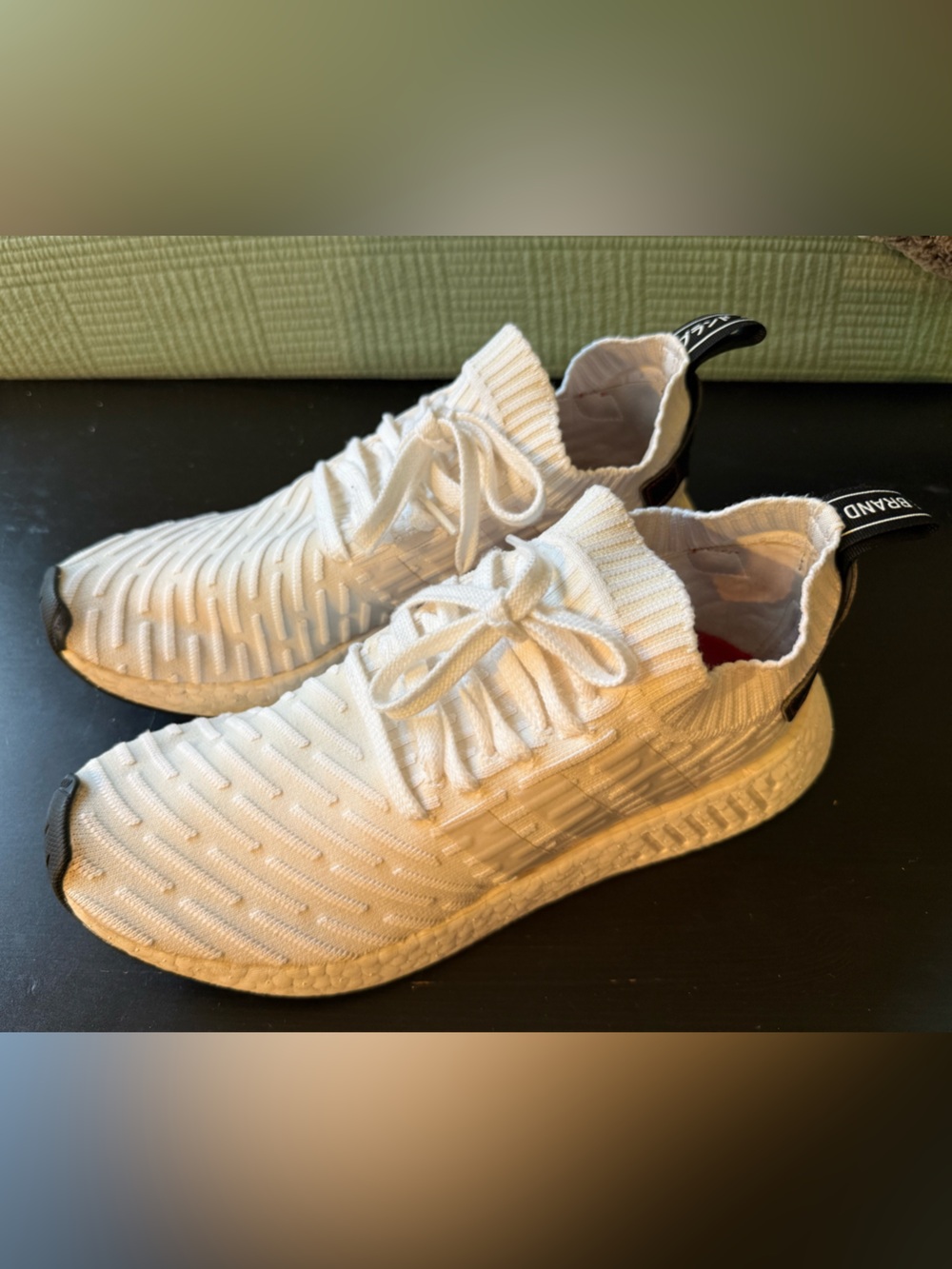adidas NMD R2 White/black/red primeknit size 10 men’s